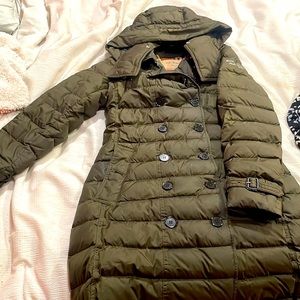 Burberry down-filled puffer coat with detachable in dark olive green. Size small